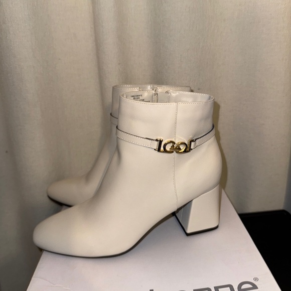 Liz Claiborne White/Ivory boots 10 NWT - Picture 1 of 4